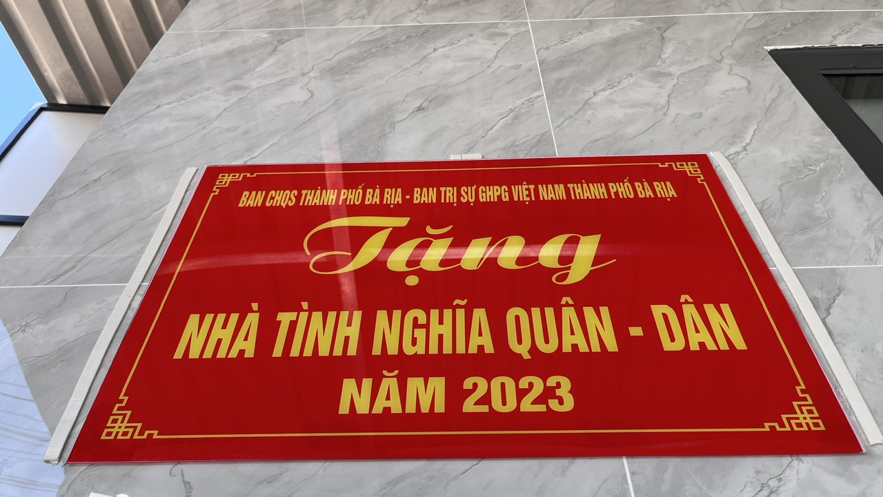 Ban Trị sự GHPGVN TP. Bà Rịa cùng Bộ Chỉ Huy Quân Sự trao nhà tình nghĩa